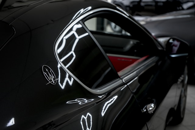 ¿Dónde puedo empeñar la factura de mi auto?